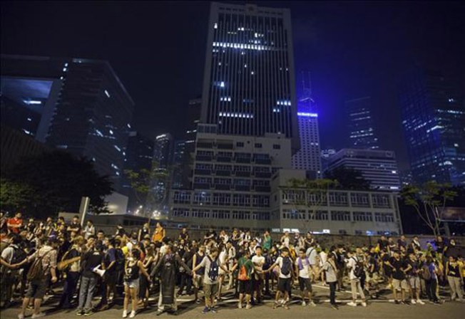 Hong Kong considera abrir diálogo